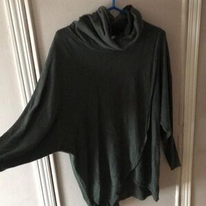 Cowl neck pull